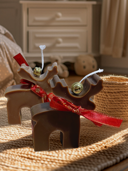 Χριστουγεννιάτικο Κερί “Reindeer Charm” με Κόκκινη Κορδέλα & Κουδουνάκι